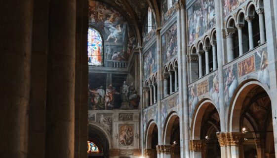 Jakie są cechy sztuki barokowej i co musisz o nich wiedzieć?