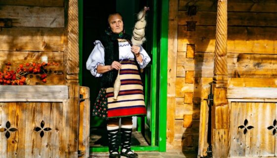 Jakie są cechy muzyki ludowej w Polsce?