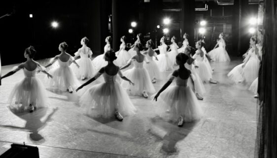 Jak wygląda sztuka performance – od koncepcji po realizację?