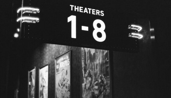 Od antyku po współczesność - jak zmieniały się role i funkcje teatru?